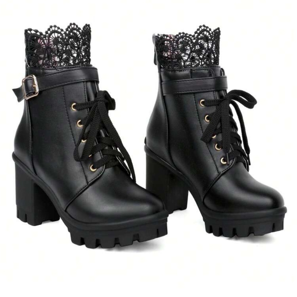 BNIB black platform heel boots size 8